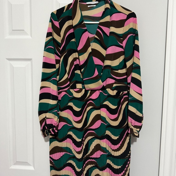 Colourful dress - Picture 3 of 3